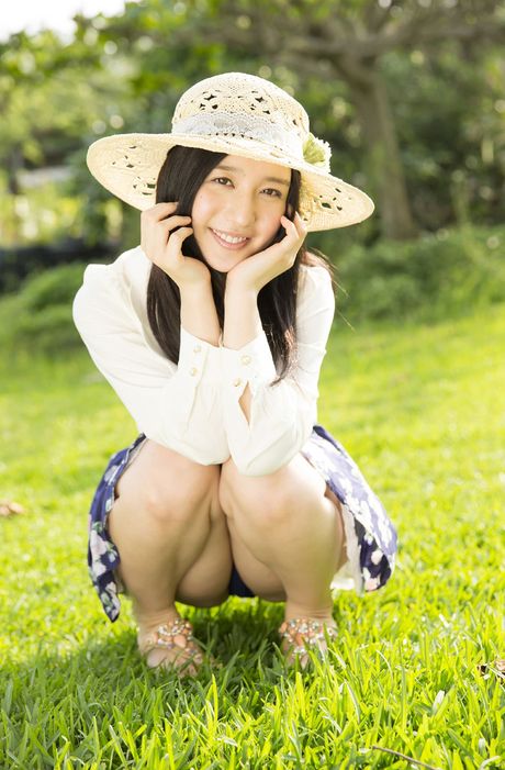 Pretty Japanese Stunner Iori Kogawa Gets Naked On A Blanket In A Hat