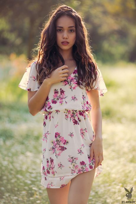 Solo Girl Kit Rysha Gets Naked On A Blanket In A Field Of Wildflowers