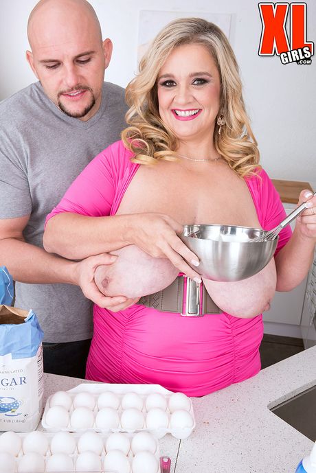 Blonde Bbw Cami Cooper Has Sex With A Boy In Her Kitchen