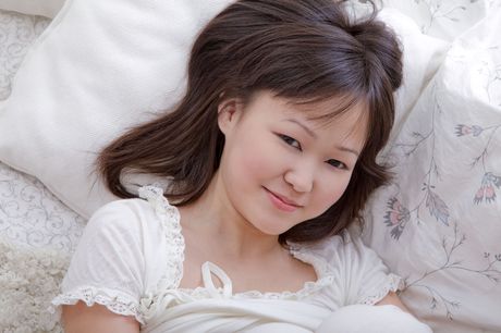 digital desire: アジアの表紙スター、アヤが小さな胸を披露し、白いストッキングでポーズをとる