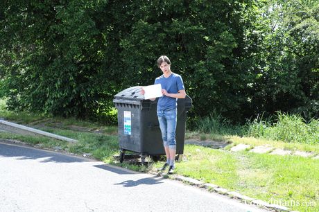 grandmams: A madura checa Janet Darling é fodida no banco de trás de um carro