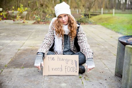 beauty and the senior: 金髮匈牙利女孩 Bunny Babe 在戶外被挑逗和操弄陰部