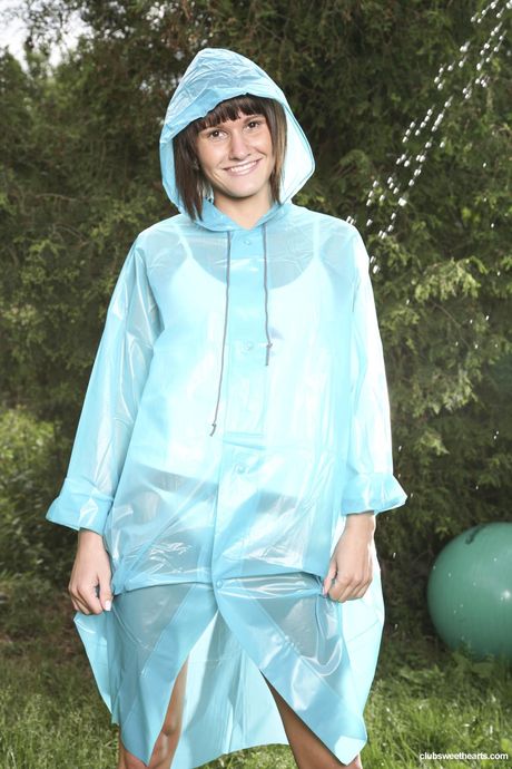 club sweethearts: Devastating czech teen Debbie E strips her clothes and toys her pussy outdoors