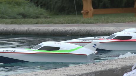 groupsex games: Uitstekende covergirls krijgen hun gaten gevuld in een wilde gangbang in de buitenlucht