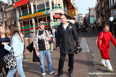 redlight sex trips: Seksowna słowacka brunetka Emma Pearl pozwala, aby jej cipka była lizana i ruchana przez napalonego ogiera