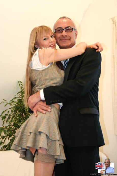 jim slip: Light-Haired british chick Caroline De Lys gets her pussy licked and drilled in a solo