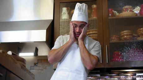 caught fapping: La séduisante poupée américaine Evelyn Claire séduit son homme dans une robe noire