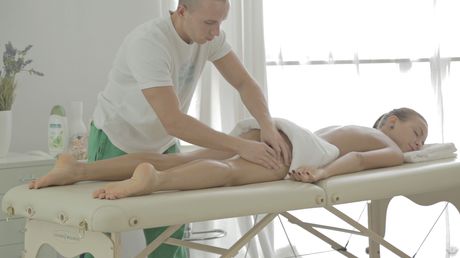 fantasy massage: Devastating russian light-haired Carre gets her big booty oiled and massaged by her masseur