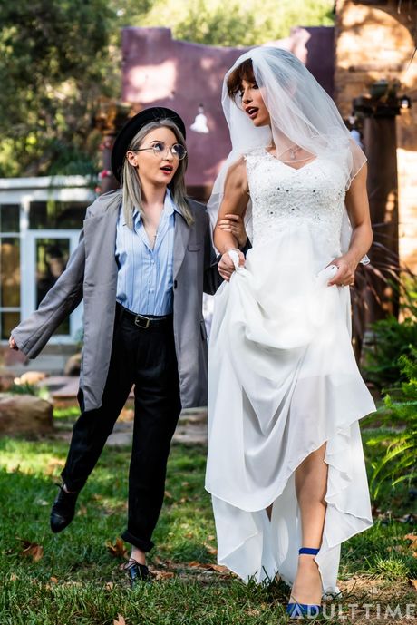 Pornofotos von Shemale-Pornostars