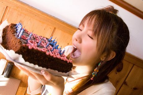 all gravure: Asian covergirl Reina Tanaka removes her shorts and highlights her pussy