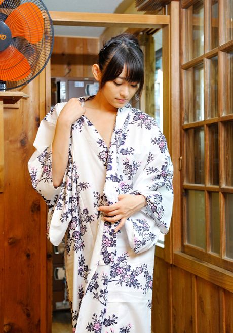 all gravure: Asian girl Shou Nishino shows her sexy booty and poses in a bikini