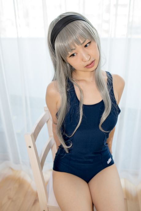 all gravure: Babe Nakano Hikari displays her big booty and poses in a swimsuit