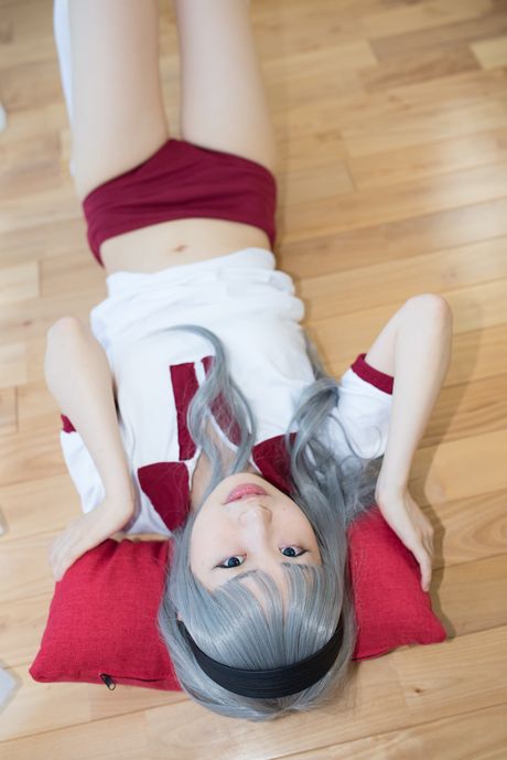 all gravure: Asian doll Nakano Hikari gets naked in knee socks before masturbating