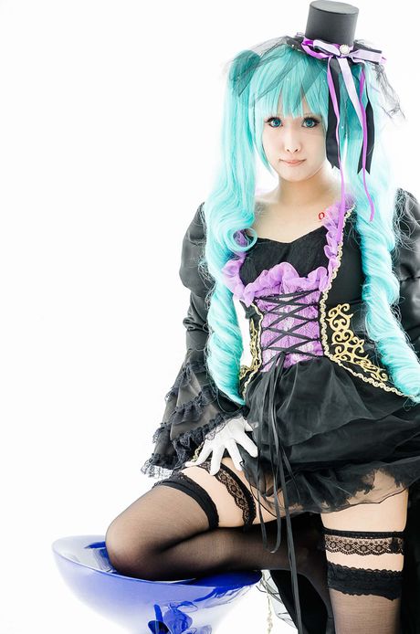 all gravure: Asian doll Smile Grateful poses in her sexy black dress and stockings