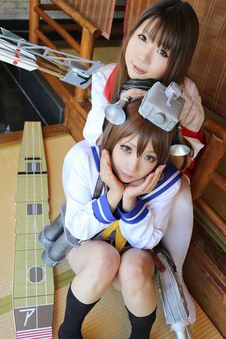 all gravure: Brown-eyed Ran has a nice butt, and Yoko A has a nice tits