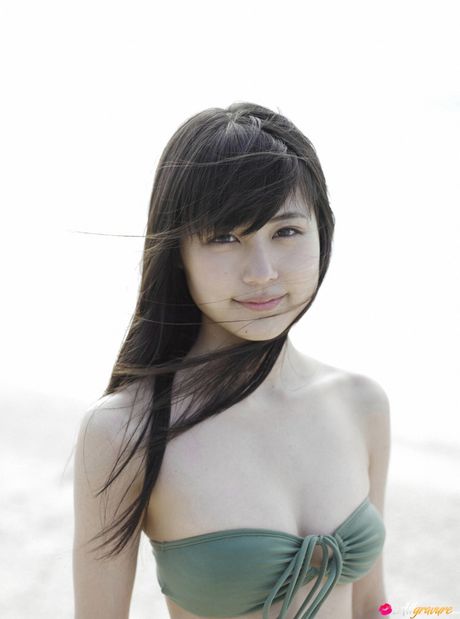 all gravure: Asian babe Asumi Arimura presents her small tits and poses in a solo