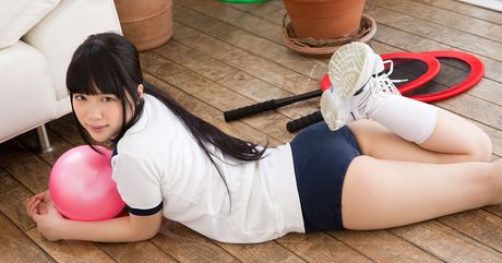 all gravure: A gostosa japonesa Eri Sasaki destaca seus peitos pequenos e posa com meias brancas