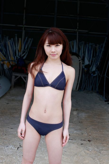 all gravure: 棕色眼睛的石田步美是個喜歡裸照的日本美女