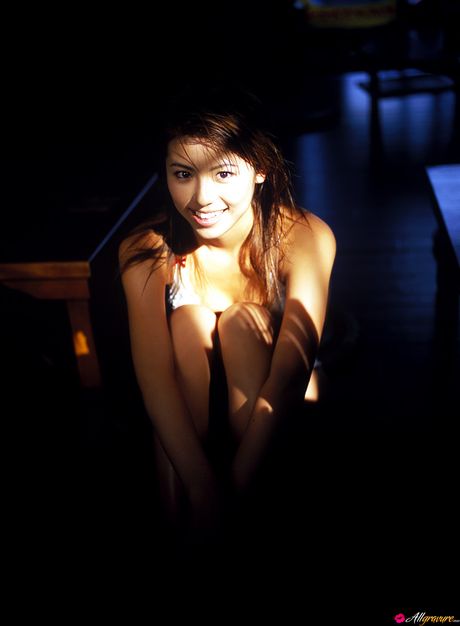 all gravure: Perfect japanese teen Chinatsu Wakatsuki flaunts her small boobs and exhibits her natural form outdoors