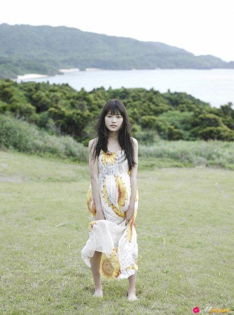 all gravure: Asian teen Asumi Arimura gets naked in a field of wildflowers