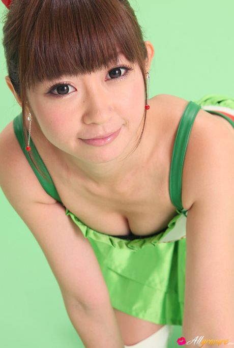 all gravure: Asian teen Zuo Qi sports a bow on her head while modelling in a skirt