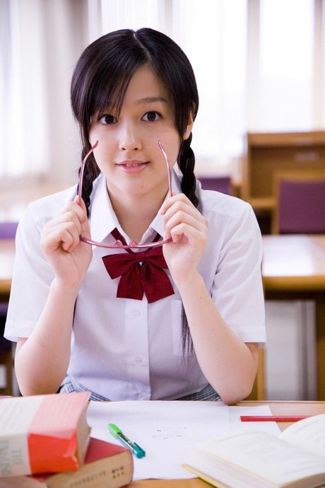 all gravure: 亞洲美女久住小春 (Kusumi Koharu) 穿著襪子在桌上裸體