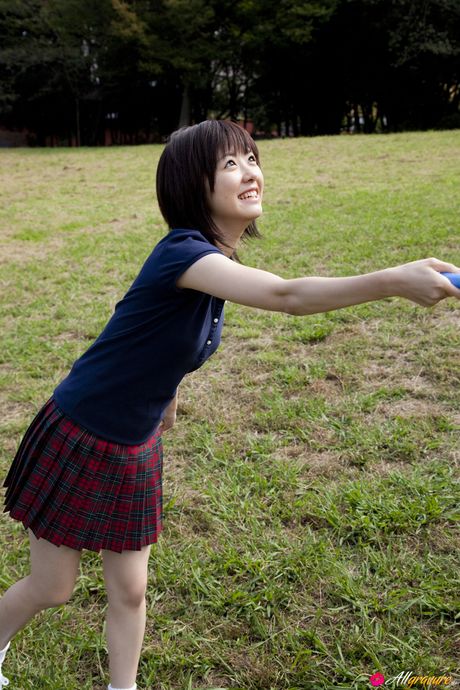 all gravure: Saki Shimizu es una hermosa chica japonesa a la que le encanta posar desnuda.