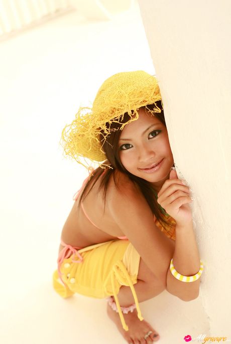 all gravure: Asian stunner Ryo Kanesaki exhibits her natural small tits and poses in a solo