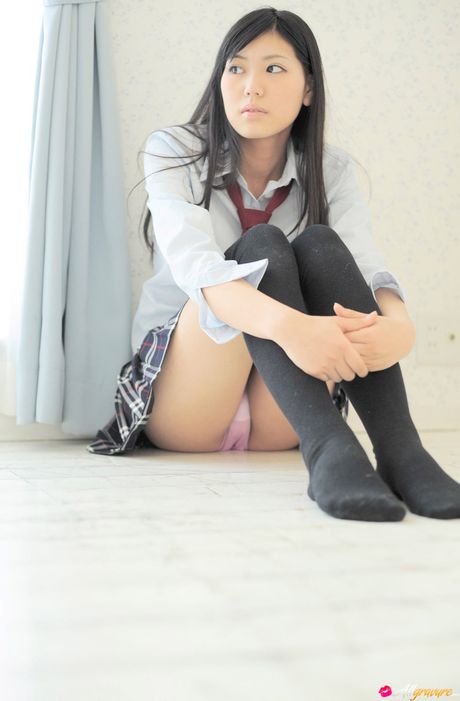 all gravure: Asian schoolgirl Saemi Shinohara reveals her tiny tits and poses in stockings