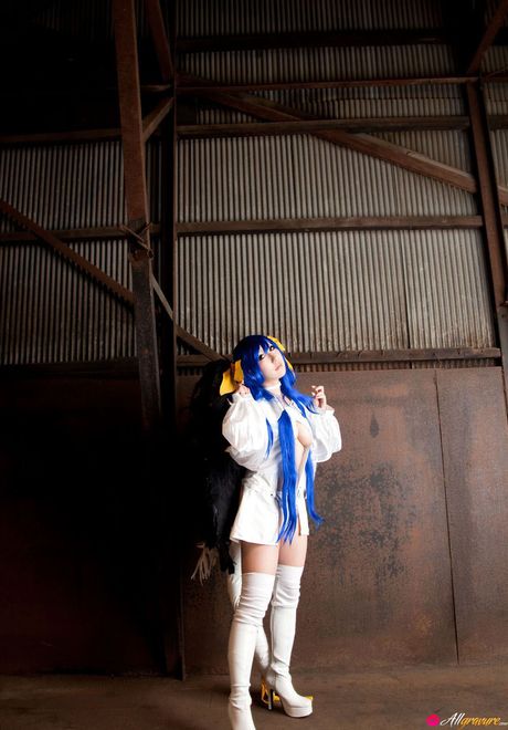 all gravure: Asian girl Ayaka exhibits her amazing melons and poses in a solo