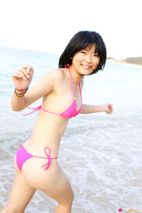 all gravure: Noriko Kijima is a Japanese teen who loves to pose in bikinis
