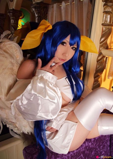 all gravure: Ayaka is a blue-haired beauty who loves to pose in her sexy lingerie