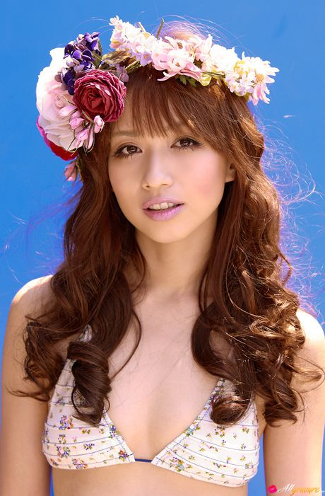 all gravure: Asian chick Maomi Yuuki shows her small tits and poses in a solo