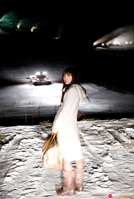 all gravure: A garota asiática da capa Aya Nakata fica nua em um vestido preto e salto alto