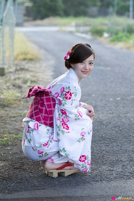 all gravure: Asian girl Rina Aizawa presents her big tits and poses in a kimono