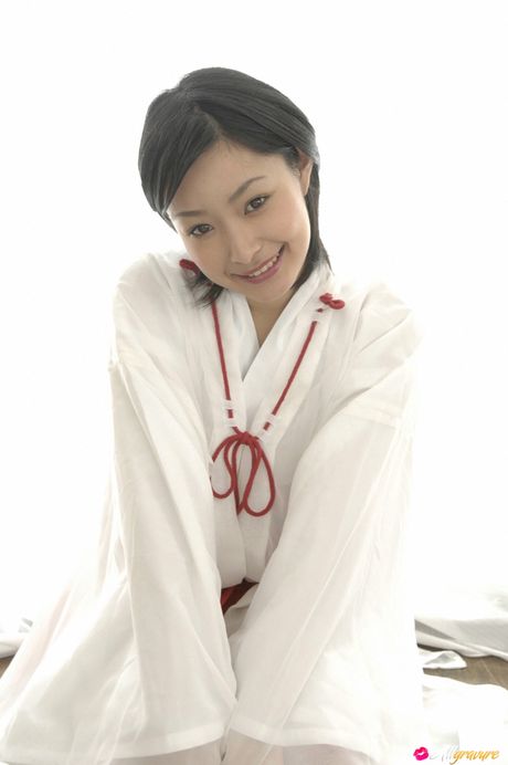 all gravure: 亞洲美女 Kazusa Sato 脫下比基尼後進行手指性交