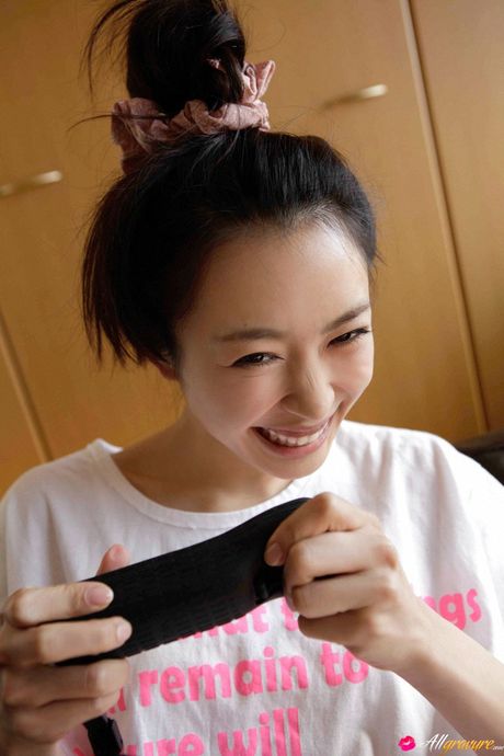 all gravure: 亞洲美女黑川芽衣戴著頭帶在廚房赤身裸體