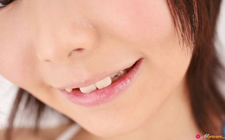 all gravure: Asian covergirl Nene Kamiya sports a closeup of her pussy in a Japanese kimono