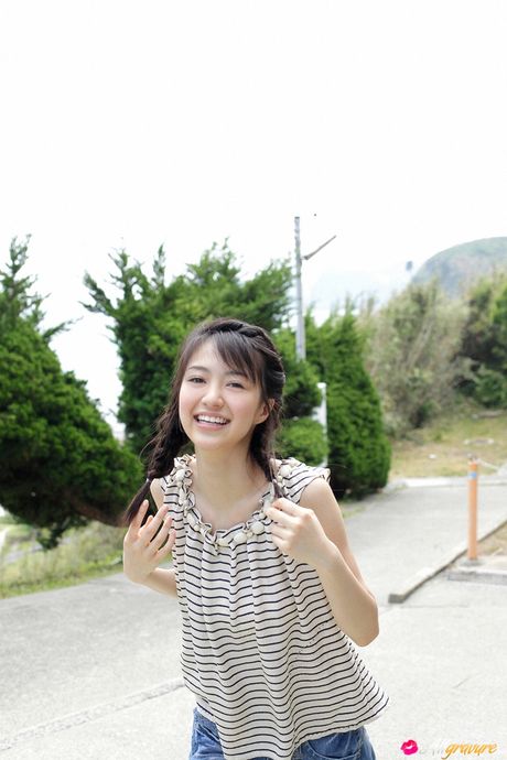 all gravure: Asian girl Rina Aizawa removes her bikini before a finger fuck