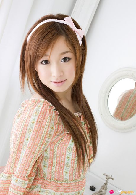 all gravure: Das braunäugige japanische Baby Rio Yagisawa zeigt ihre natürlichen Titten