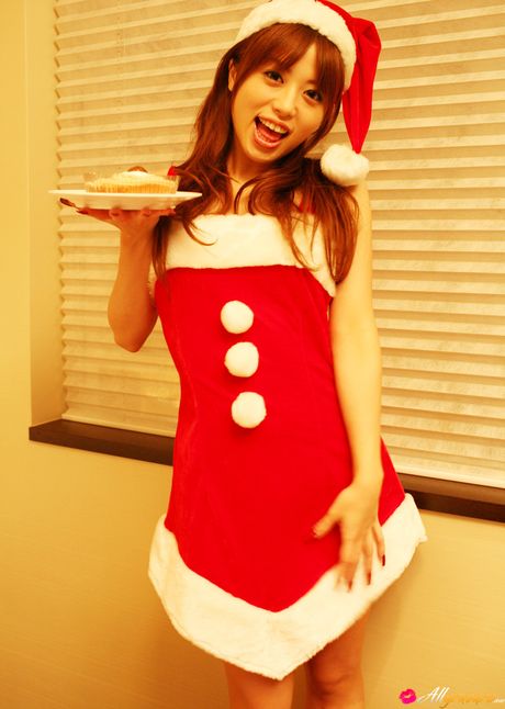all gravure: Asian doll Hitomi Hayasaka sports red lips while modelling a Santa hat