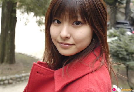 all gravure: Brązowooka japońska laska Miri Hanai pokazuje swoje małe cycki i gorący tyłek