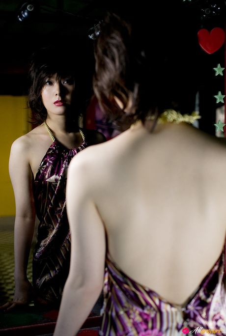 all gravure: Azjatycka laska Nagiko Tono pokazuje swoje małe cycki i pozuje solo