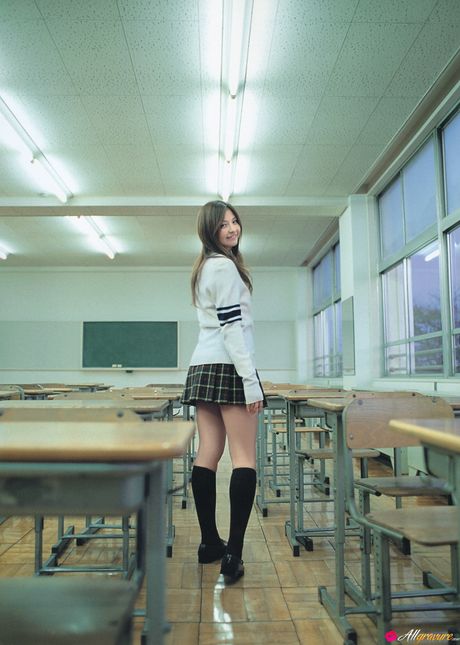 all gravure: Asian doll Rina Nagasaki gets naked in a pool before a nude modelling gig