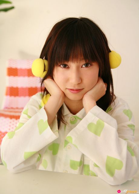 all gravure: Azjatycka piękność Yui Minami zdejmuje bikini, aby pozować nago