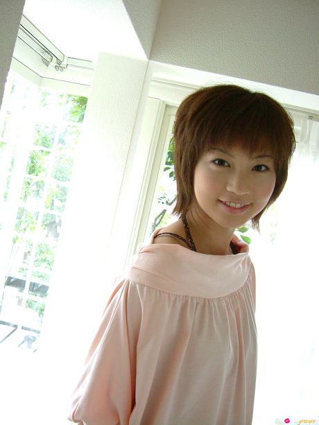 all gravure: Asiatische Schönheit Misako Yasuda zieht ihre Kleider aus und enthüllt ihren nackten Körper