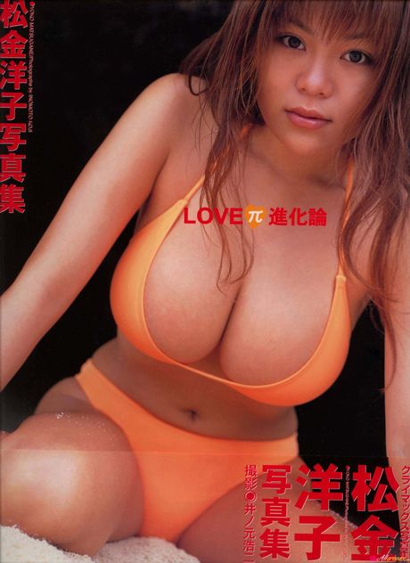 all gravure: Aziatische pop Yoko Matsugane laat haar enorme tieten zien en poseert in een solo