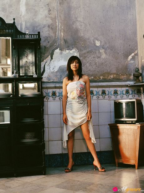 all gravure: Asian beauty Miho Shiraishi gets naked on a blanket in a field