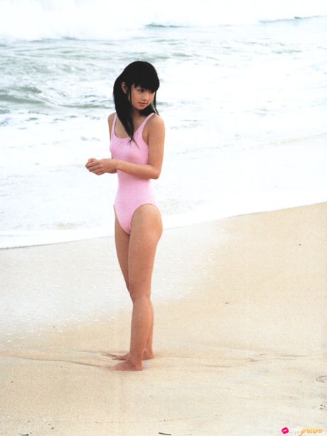 all gravure: Asian babe Yuko Ogura unveils her small tits and poses in a solo