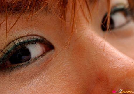 all gravure: Das brillante asiatische Baby Sayaka Uchida enthüllt ihre riesigen Titten und ihre getrimmte Muschi